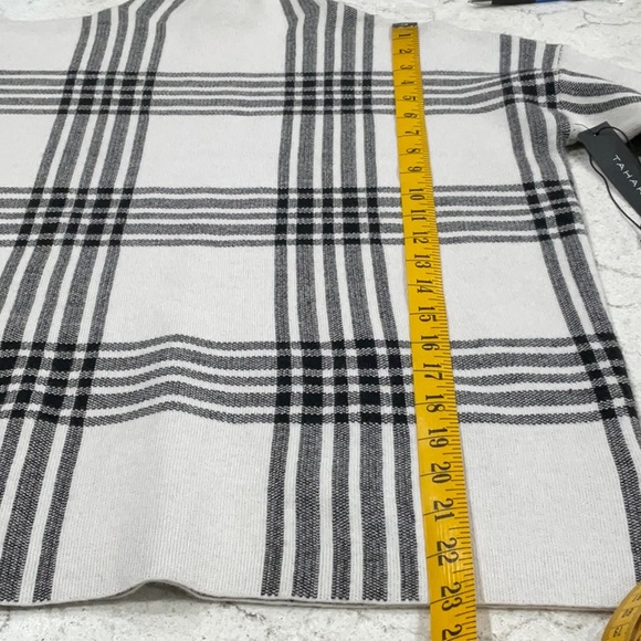 TAHARI Turtleneck sweater with black and white check print.Size XS - Picture 6 of 7